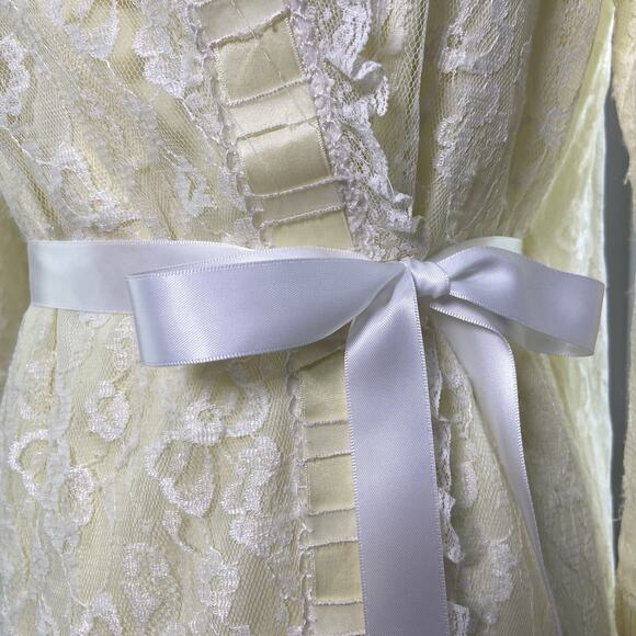 Vintage 60s Odette Barsa Pastel Yellow Lace Overlay Maxi Dressing Robe Size M - Picture 10 of 13
